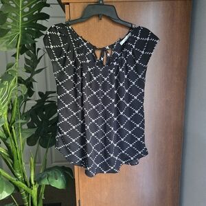 LC Lauren Conrad Soft Pink Bow Pattern Blouse On Black Backround Size Small